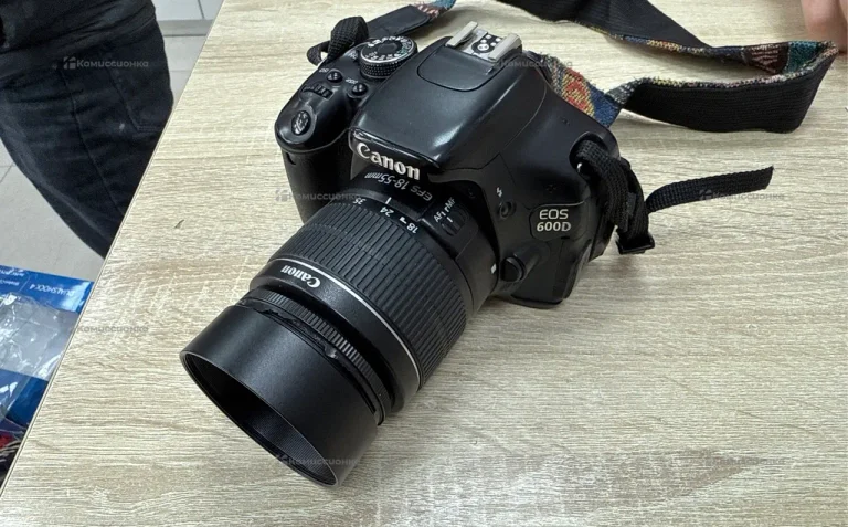 Фотоаппарат Canon EOS 600D