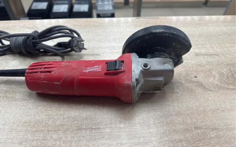УШМ Milwaukee AGV 10-125 EK