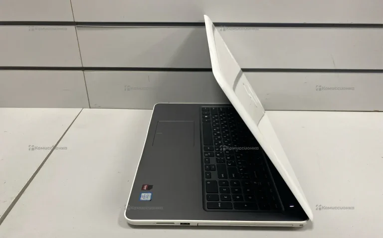 Ноутбук Dell i3-6006U/R7 M340/4RAM/HDD