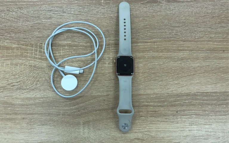 Часы  Apple Se 40 mm