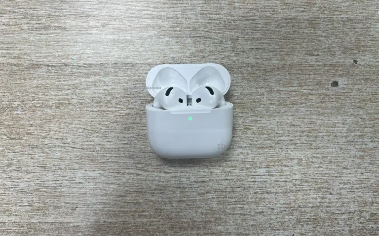 Наушники Apple AirPods 4 с шумоподавлением