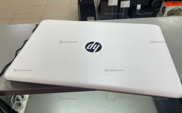 Ноутбук HP 17-y01ur