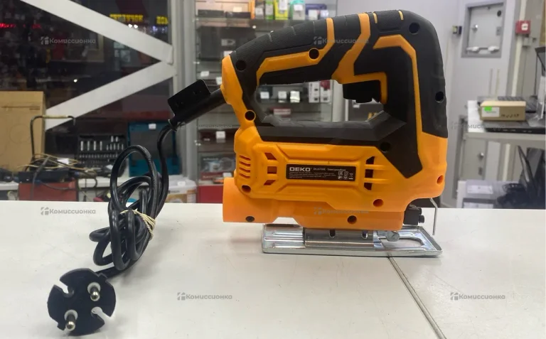 Электролобзик Deko DKJS700E