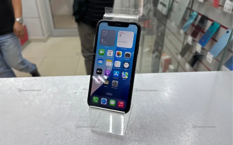 Apple iPhone 11 4/128 ГБ
