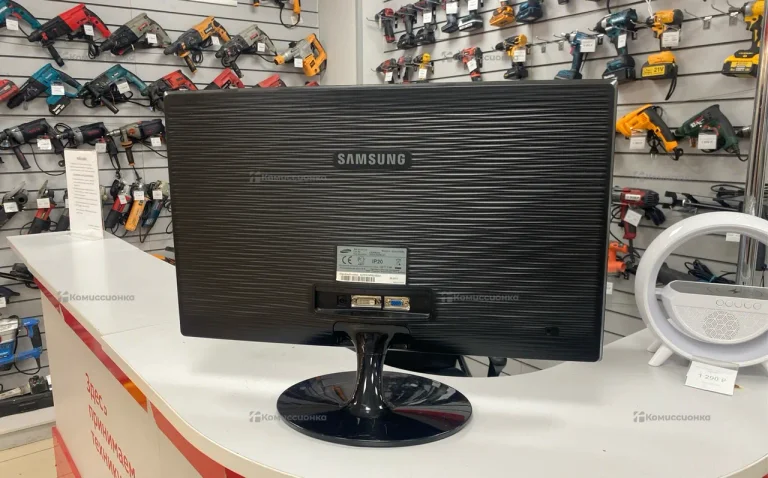 Монитор Samsung LS24A300