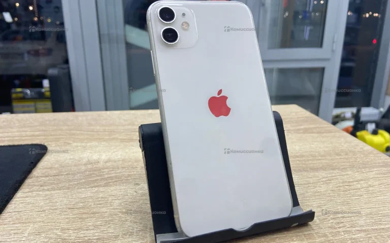 Apple iPhone 11 4/128 ГБ, коцки по граням