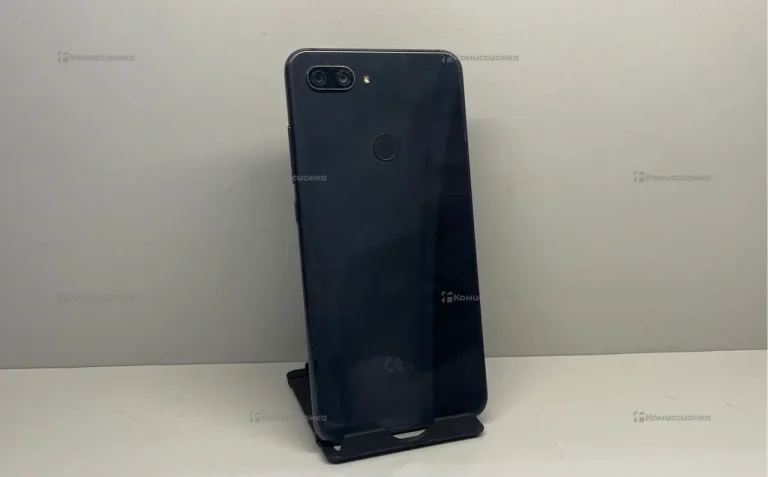 Xiaomi Mi 8 Lite 4/64 ГБ