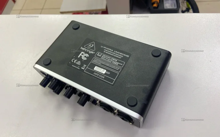 Внешняя звуковая карта UMC204HD