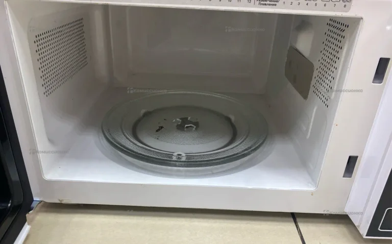 Микроволновая печь  Hotpoint mwha 203w
