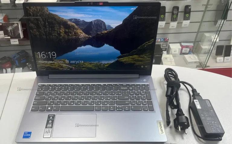 Ноутбук  Lenovo ideapad slim 3 15iah8