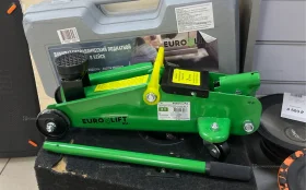 Домкрат подкатной 2 т