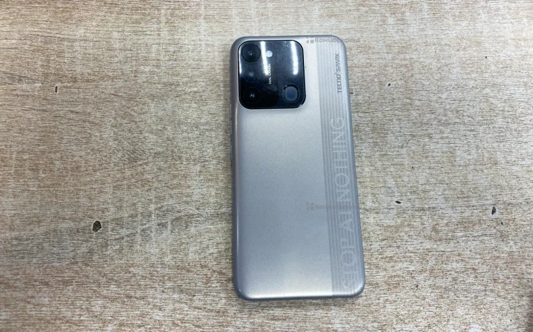 Tecno Spark 8C 4/64 ГБ