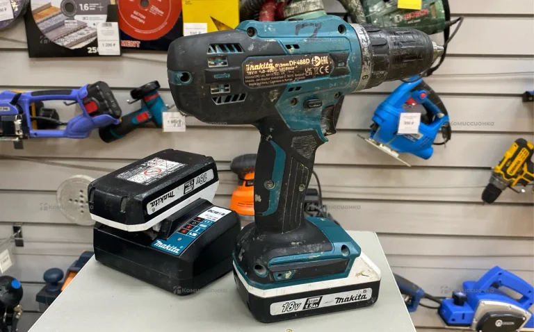 Дрель-шуруповерт Makita DF488D