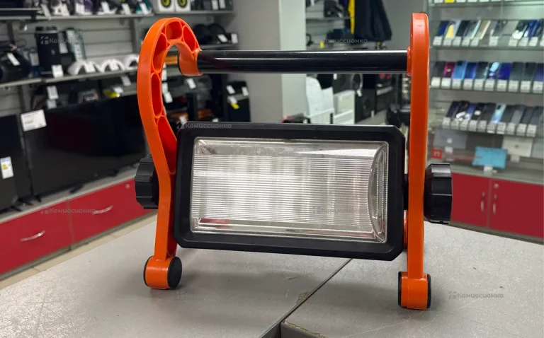 Аккумуляторный прожектор Patriot LR009