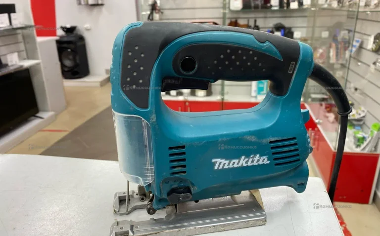 Электроинструменты Лобзик Makita 4329