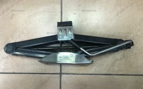 Купить Домкрат 1т б/у , в Самара Цена:450рублей