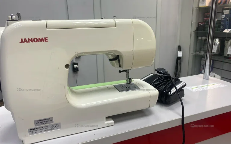 Швейная машина Janome 2055
