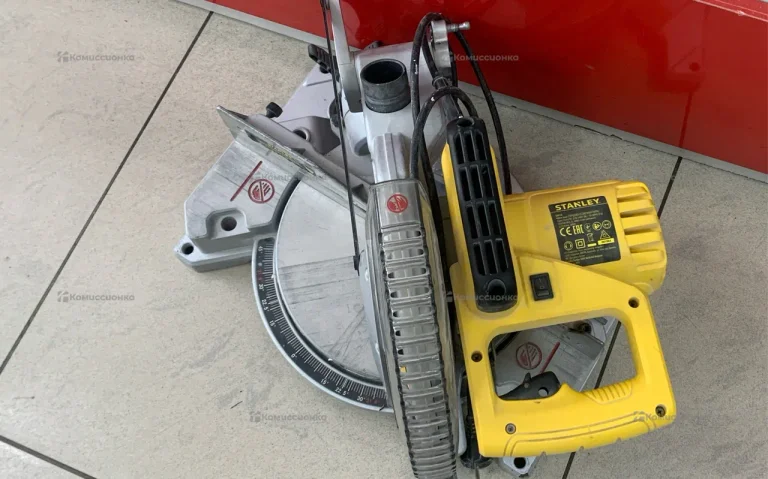 Торцовочная пила Stanley SM16
