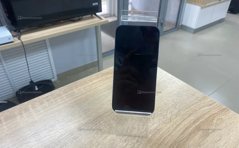 Apple iPhone 12 64 ГБ.