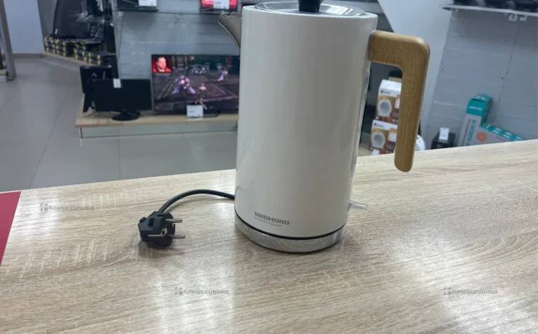 Чайник REDMOND RK-M162