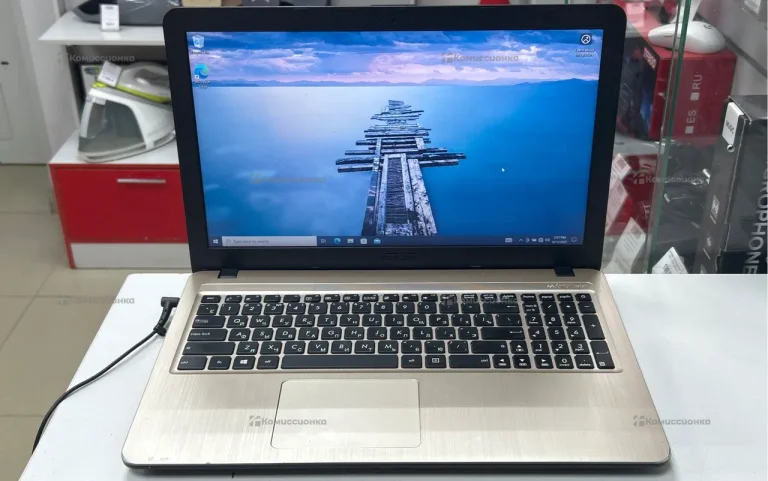 Ноутбук Asus R540Y