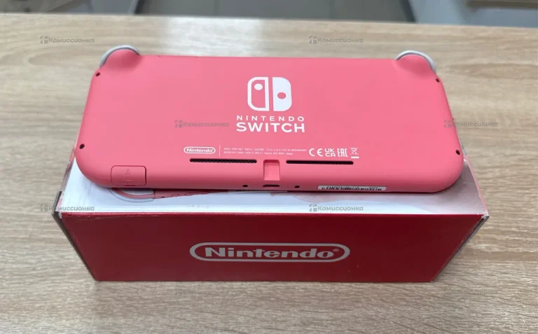 Приставка Nintendo Switch lite.