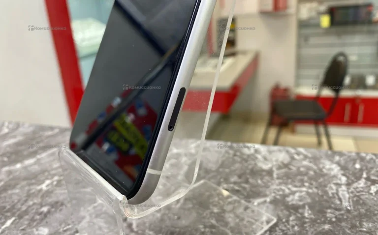 Apple iPhone 11 4/64 ГБ