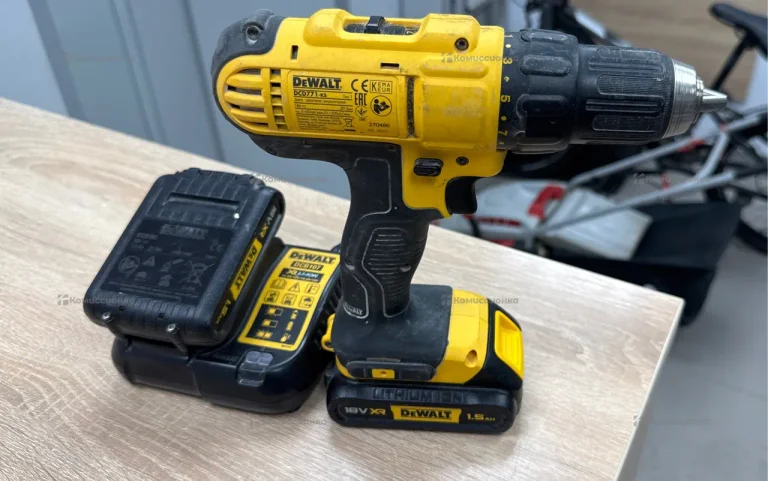 Дрель-шуруповерт DeWALT DCD771-KS