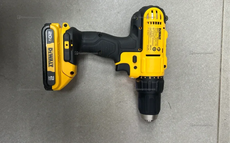 Дрель-шуруповерт dewalt DCD771C2