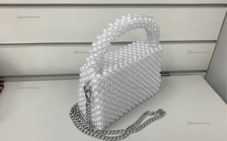 Сумка женская из бусин белая
