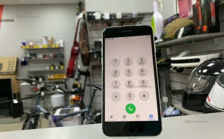 Apple iPhone SE (2020) 3/64 ГБ
