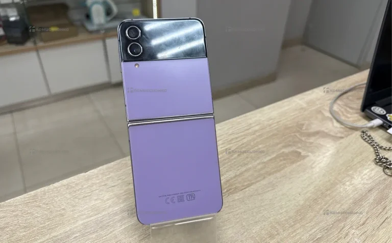 Samsung Galaxy Z Flip4 8/128 ГБ