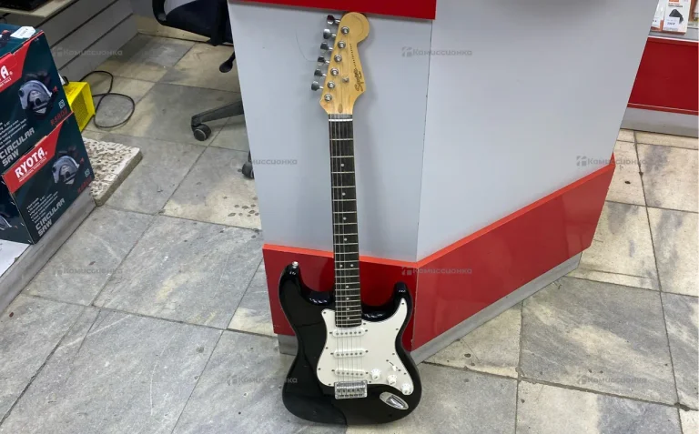 Электрогитара Fender Stratocaster