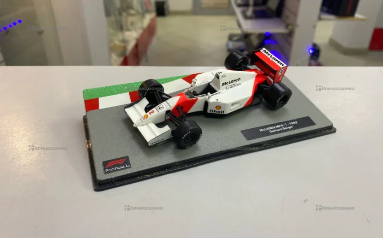 Машинка mclaren mp4/7