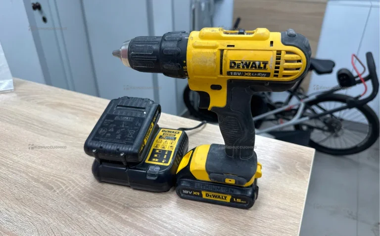 Дрель-шуруповерт DeWALT DCD771-KS