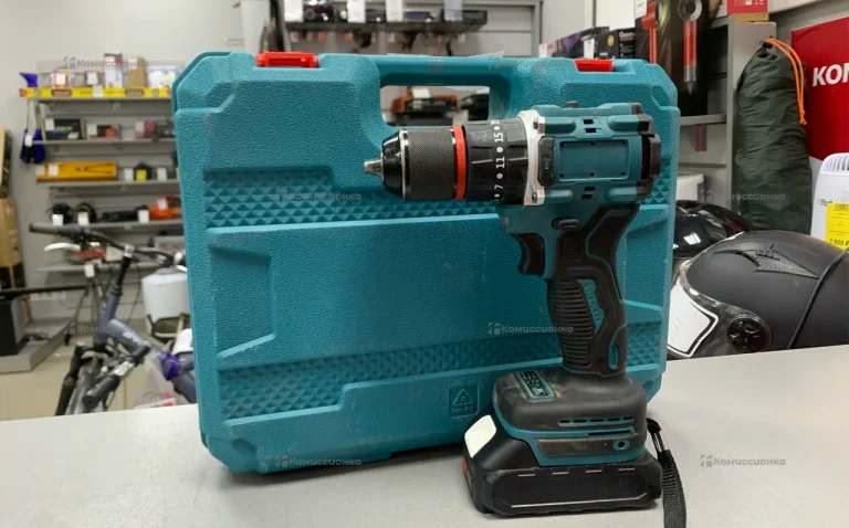 Шуруповерт Makita с набором
