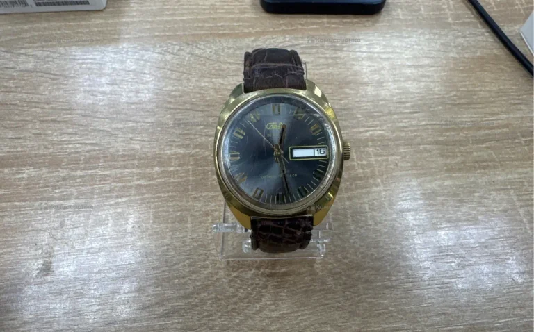 Часы  СЛАВА 28 камней