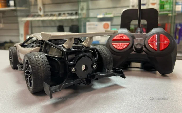 Машинка на пульте управлегия Contest