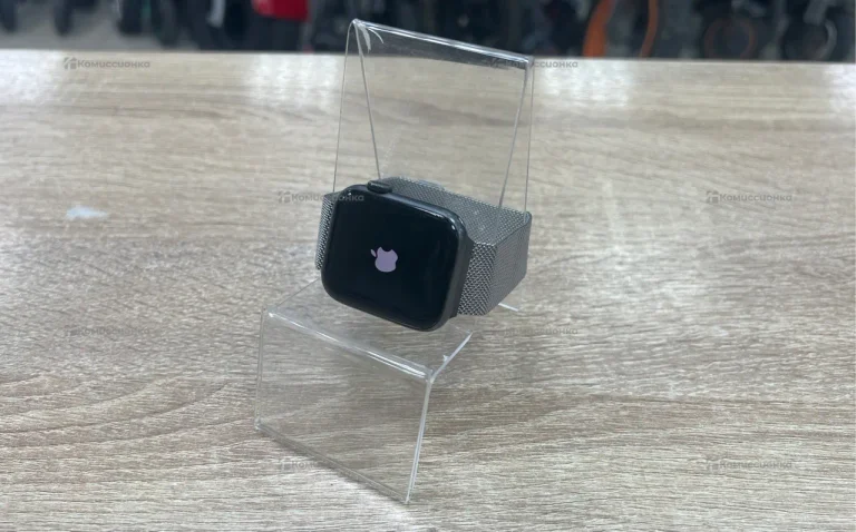 Часы  Apple Watch SE 44mm