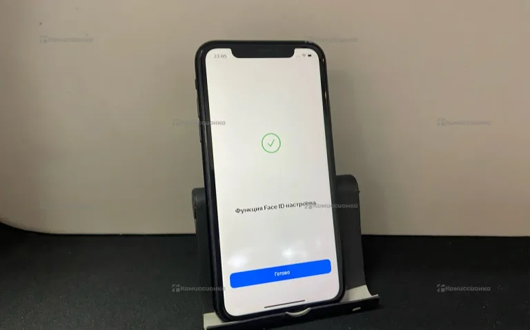 Apple iPhone XR 3/64 ГБ (верх)