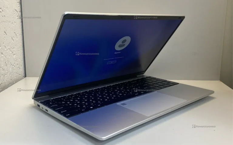 Ноутбук  default string p142