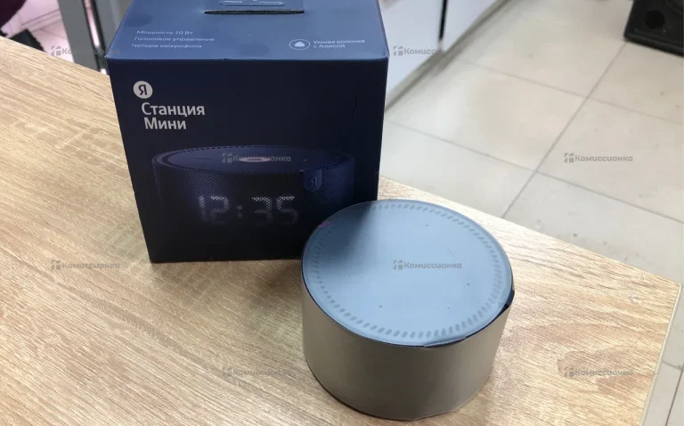 Колонка  яндекс мини с часами