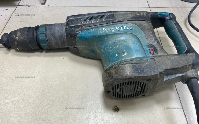 Отбойный молоток Makita HM1203C