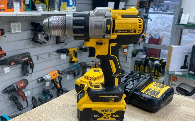 Дрель-шуруповерт DeWalt DCD996