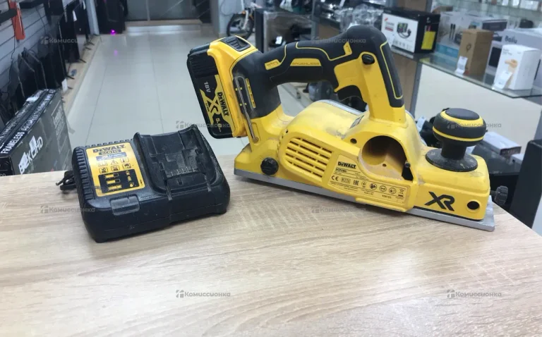Аккумуляторный электрорубанок DeWALT DCP580