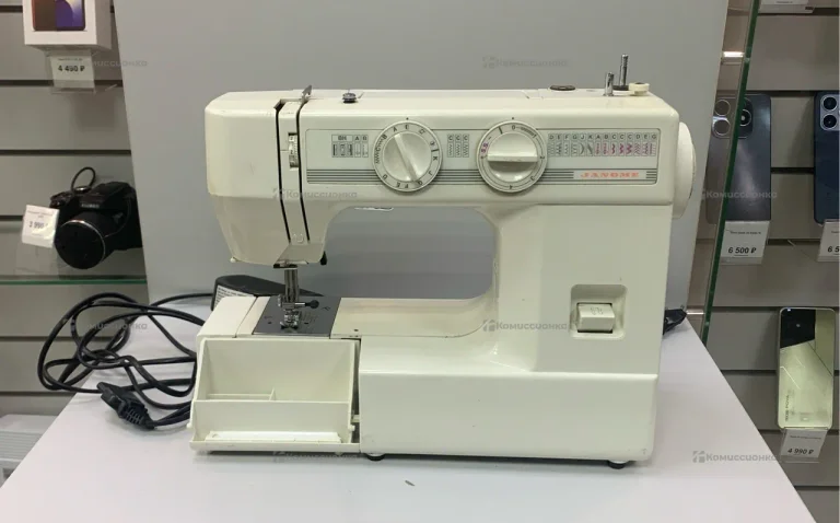 Швейная машина  Janome