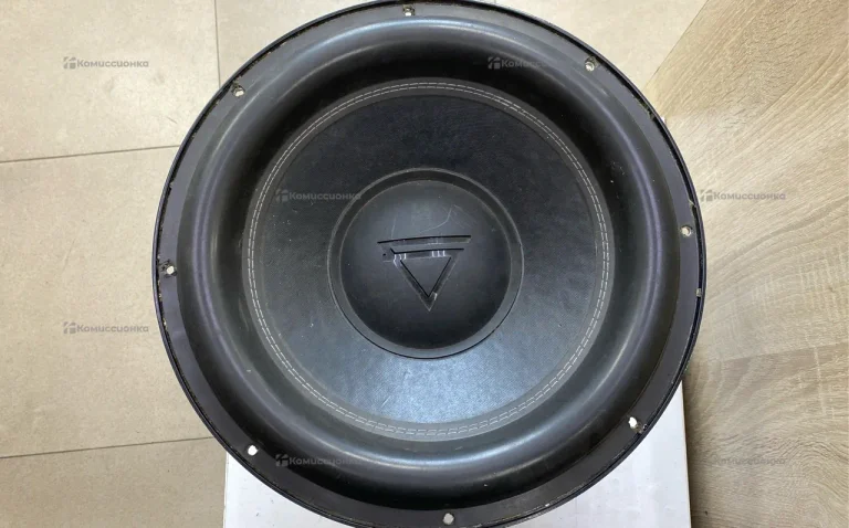 Сабвуфер  Aura Venom 15 D2