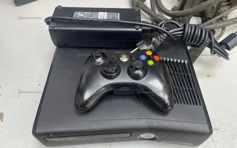 Приставка Xbox 360 S