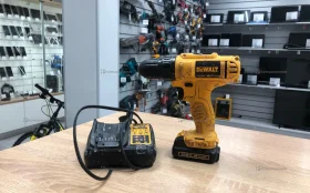 Аккумуляторный шуруповерт DCD700D2