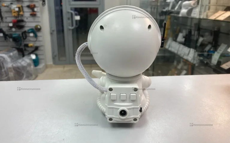 Astronaut nebula projector